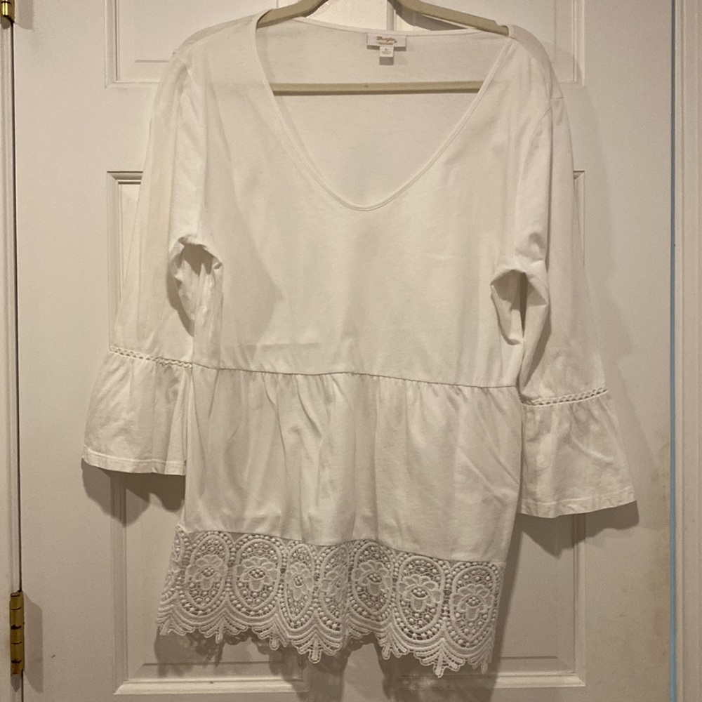 Wrangler Size Large Women’s White Blouse with Embroidered Detailed Hem!